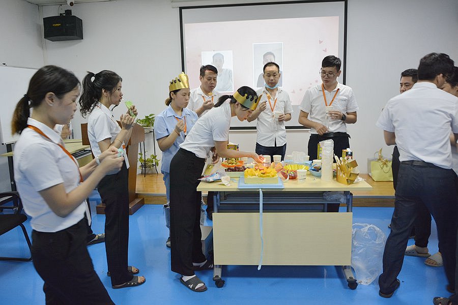 納宏家人們切蛋糕 納宏家人們切蛋糕