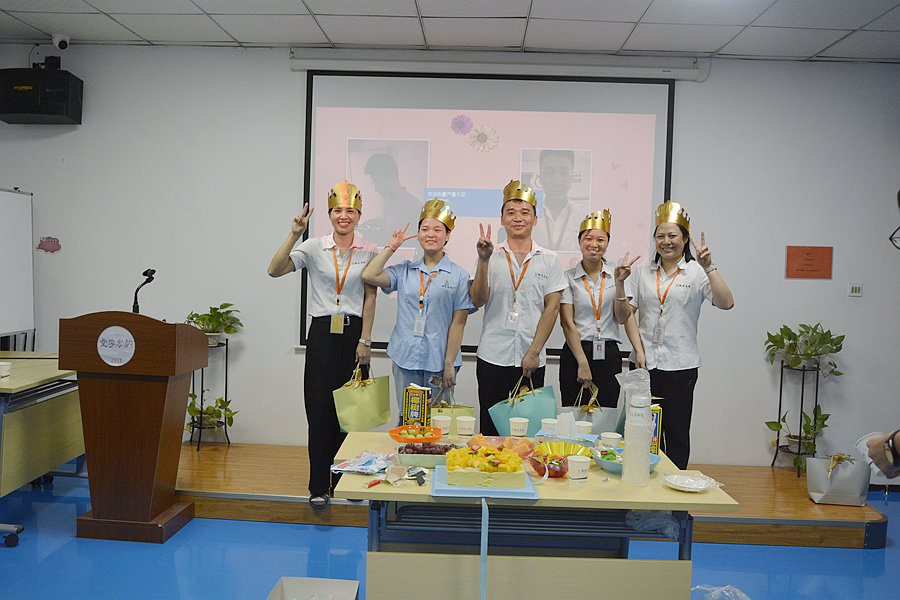 納宏家人們生日合影 納宏家人們生日合影